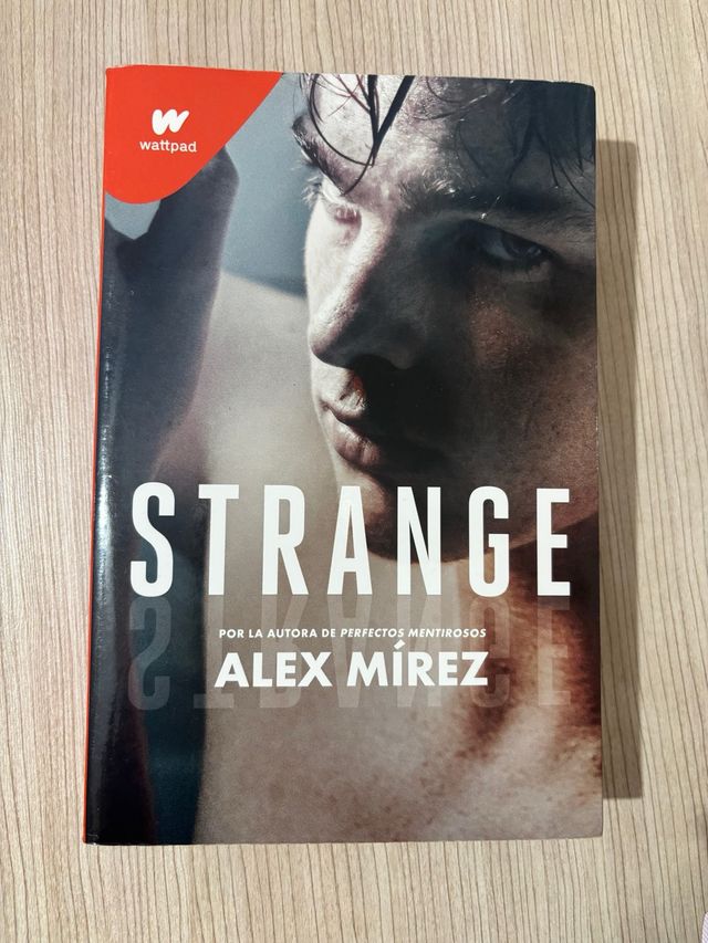 Libro “Strange”