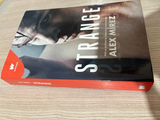 Libro “Strange”