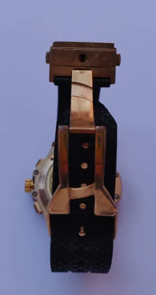 Reloj Hublot Luna Rossa Negro y Dorado