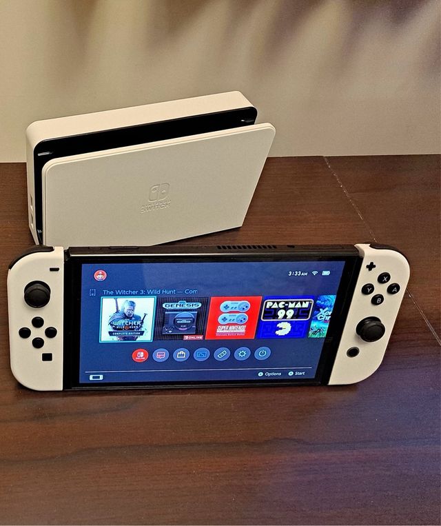 Nintendo Switch OLED - Bianco e Nero