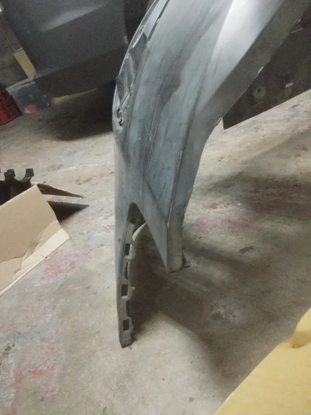 Paragolpes delantero coche