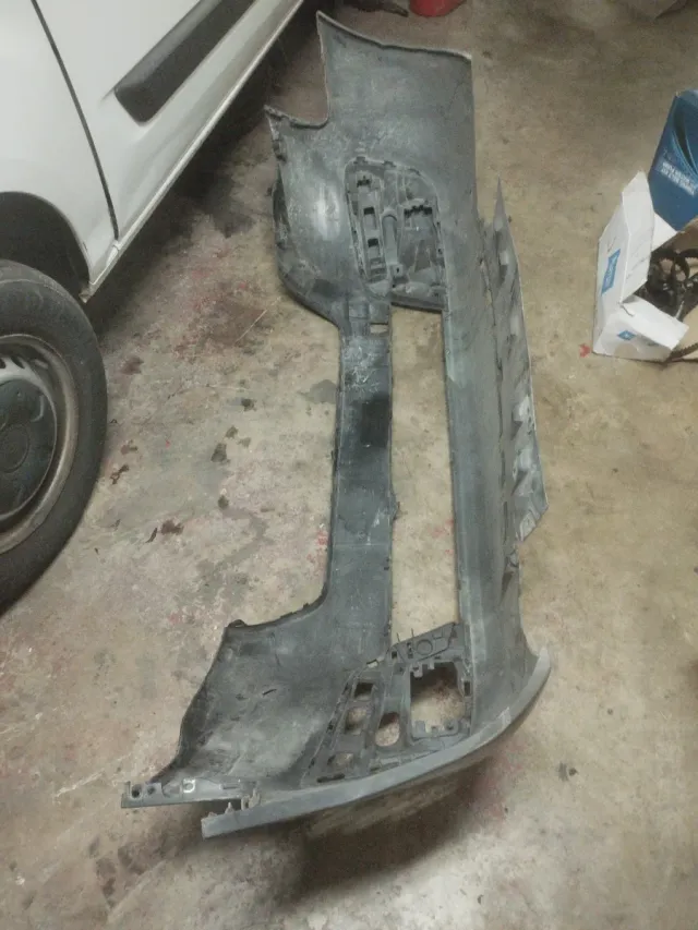 Paragolpes delantero coche