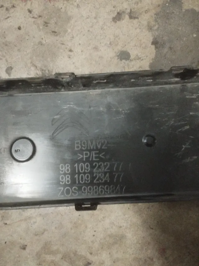 Paragolpes delantero coche