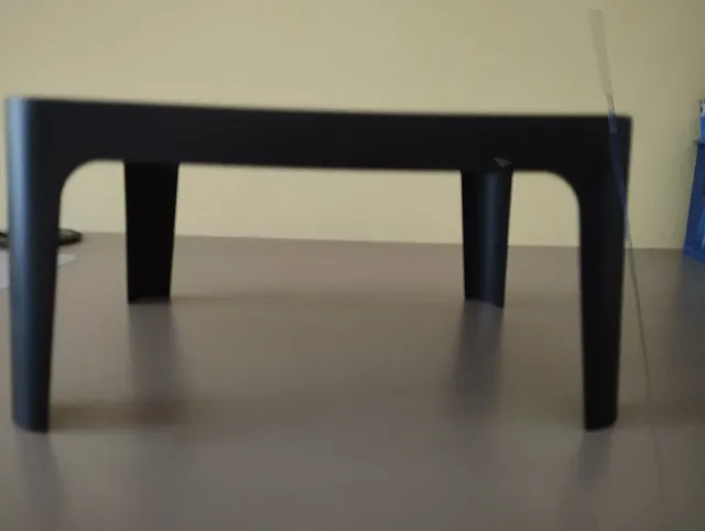 Organizador de cables de bambú y blanco