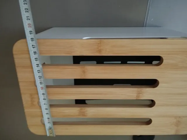 Organizador de cables de bambú y blanco