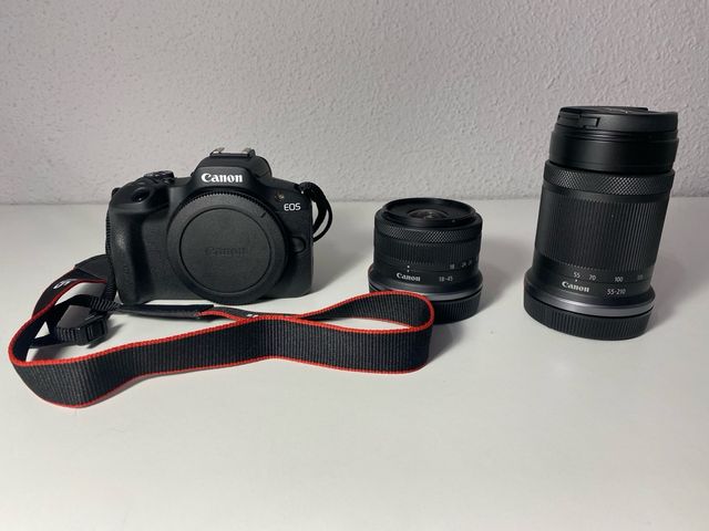 Cámara mirrorless Canon EOS R100 con 2 objetivos