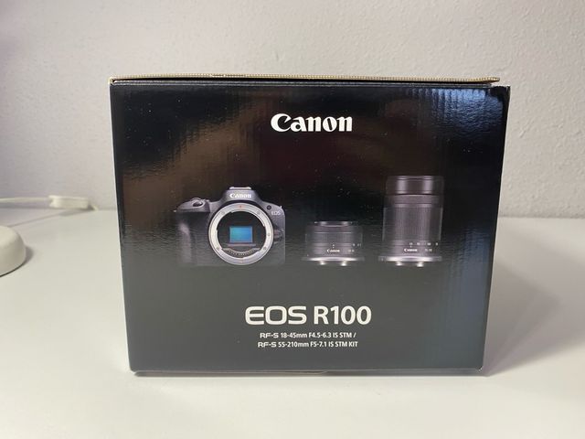 Cámara mirrorless Canon EOS R100 con 2 objetivos