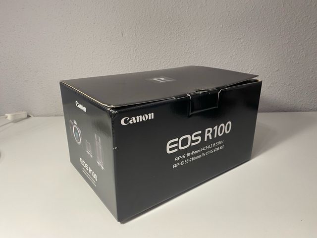 Cámara mirrorless Canon EOS R100 con 2 objetivos