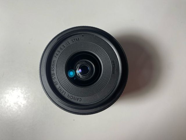 Cámara mirrorless Canon EOS R100 con 2 objetivos