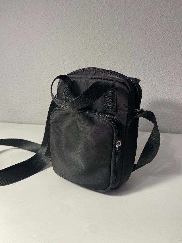 Cámara mirrorless Canon EOS R100 con 2 objetivos