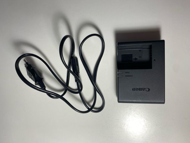 Cámara mirrorless Canon EOS R100 con 2 objetivos