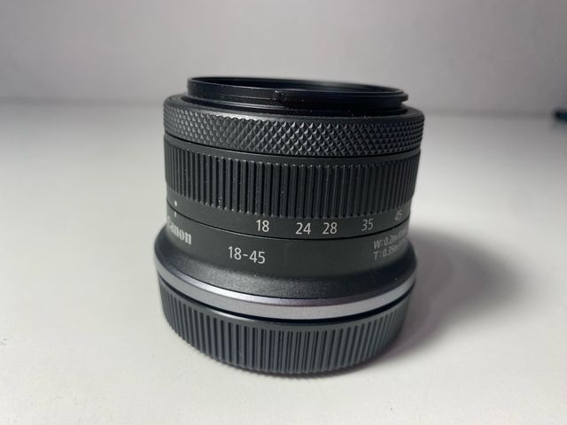 Cámara mirrorless Canon EOS R100 con 2 objetivos