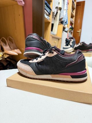 Zapatillas Mustang Negro y Rosa