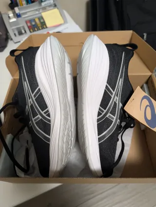 Asics Gel-Cumulus 27 Scarpe da Corsa Nuove