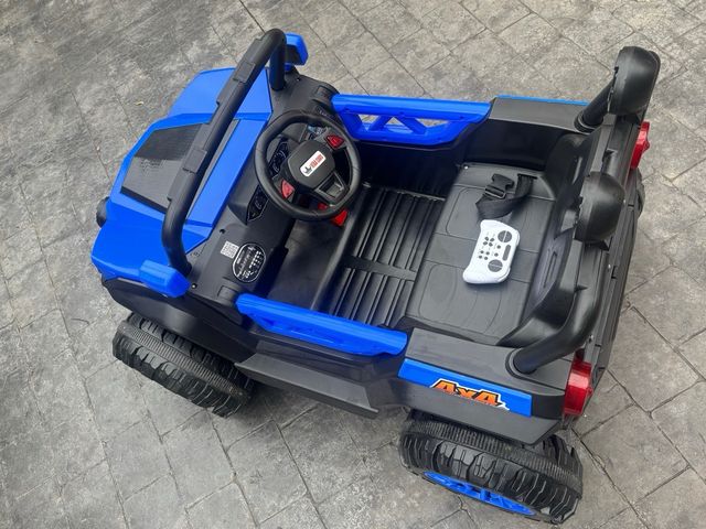 Coche eléctrico infantil azul