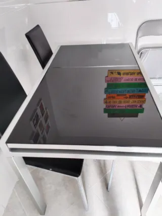 Mesa extensible cristal negro y metal