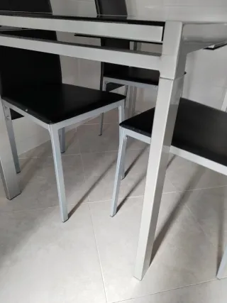 Mesa extensible cristal negro y metal