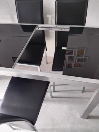 Mesa extensible cristal negro y metal