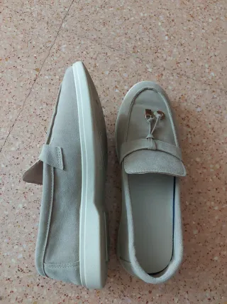 Mocasines ante gris claro