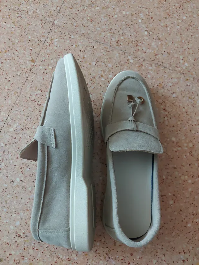 Mocasines ante gris claro