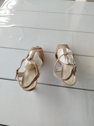 Sandalias beige sin estrenar