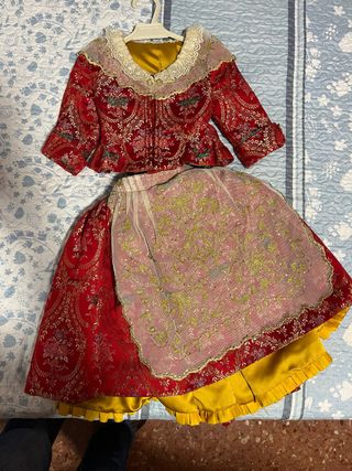Traje de Fallera Rojo y Dorado