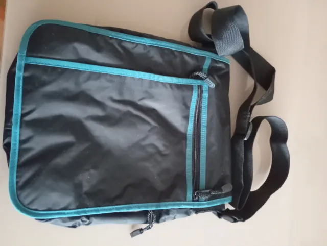 Bolso bandolera negro y turquesa