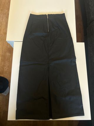 Falda larga negra con abertura