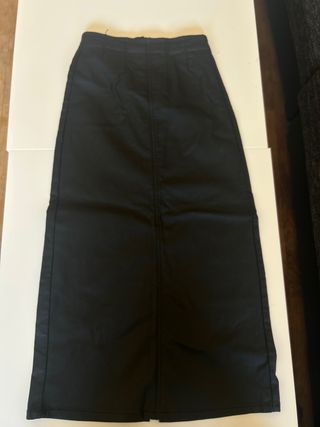 Falda larga negra con abertura