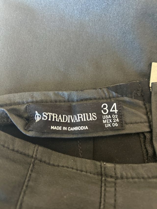 Falda larga negra con abertura