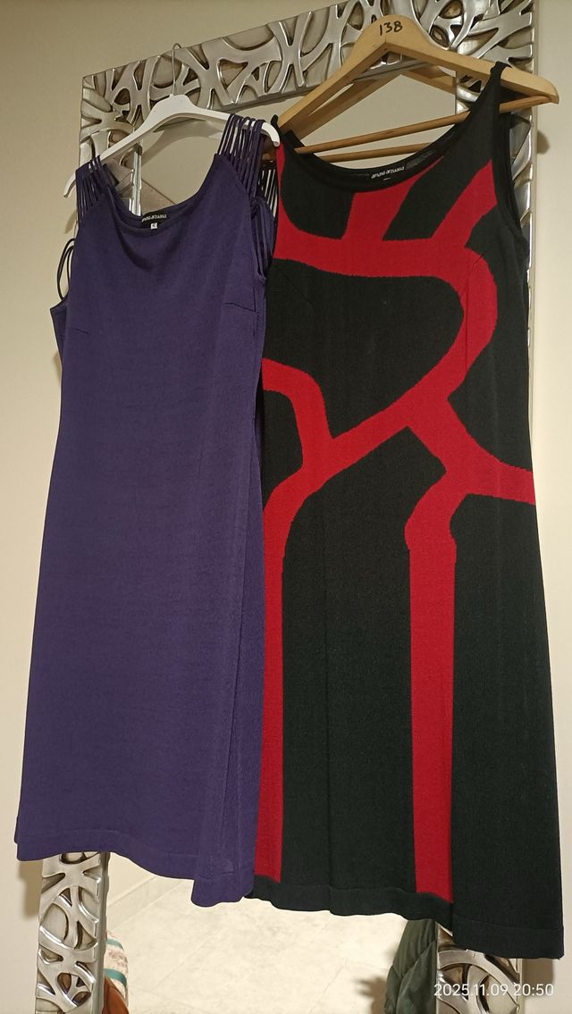 Lote 2 vestidos morado y negro Amaya Arzuaga.