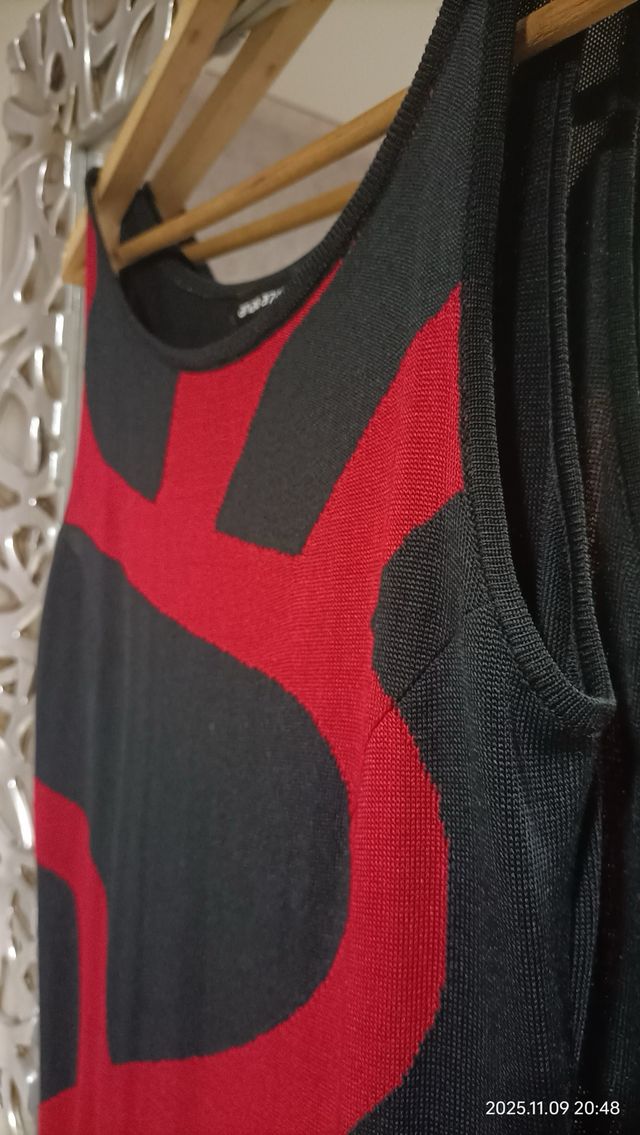 Lote 2 vestidos morado y negro Amaya Arzuaga.