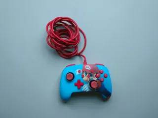 Nintendo Switch Mando Pro y Funda Mario