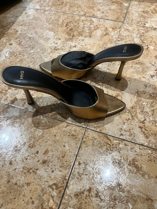 Sandalias Mango tacón dorado T38