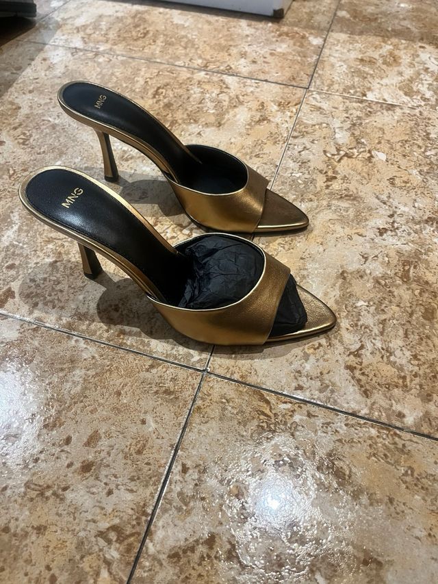 Sandalias Mango tacón dorado T38