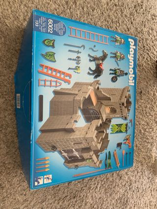 Castillo Playmobil con figuras y catapulta
