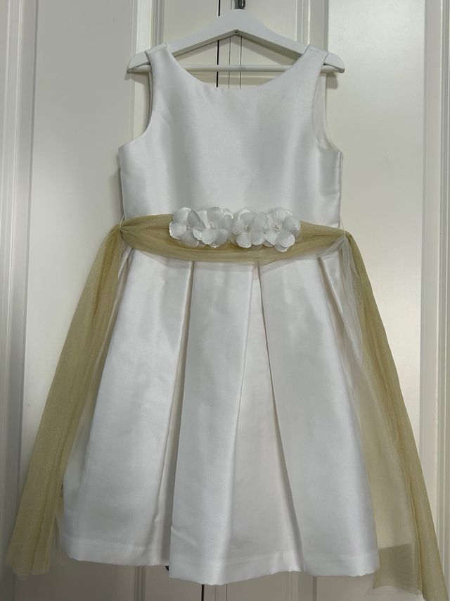 Vestido de fiesta blanco y dorado