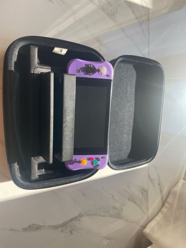 Nintendo Switch Viola e Nero