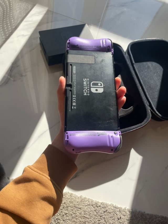 Nintendo Switch Viola e Nero
