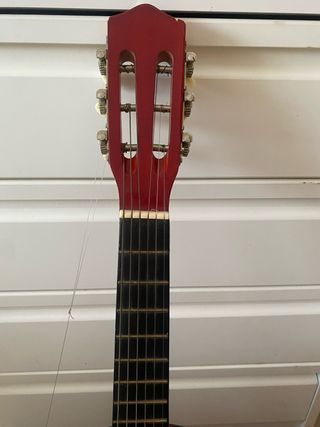 Guitarra clásica pequeña