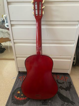 Guitarra clásica pequeña