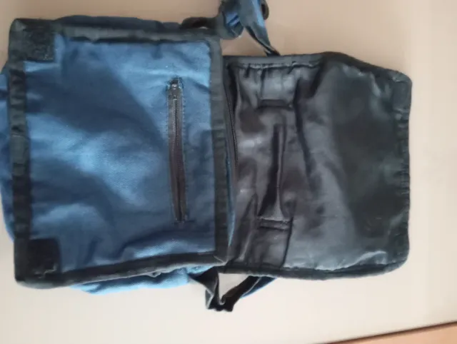 Bolso azul y negro