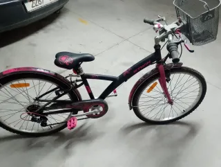 Bicicleta infantil rosa y negra