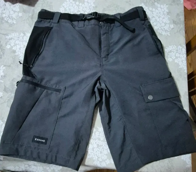 Bermuda trekking gris y negro