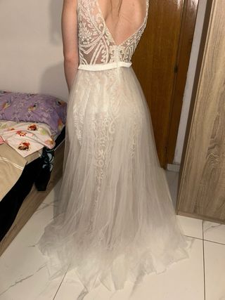 Vestido de boda gitana beige y blanco