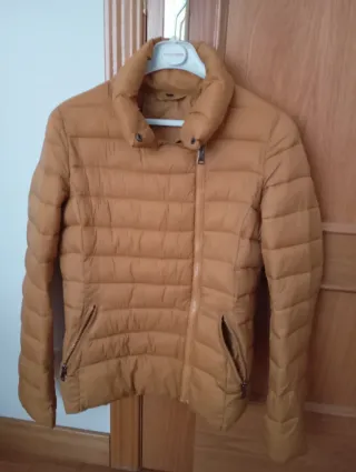 Chaqueta acolchada mostaza