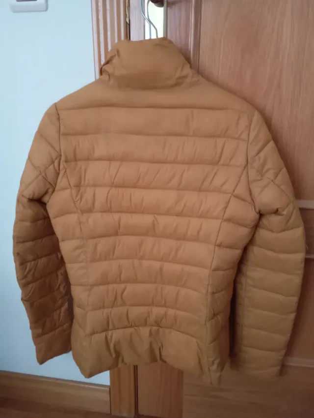 Chaqueta acolchada mostaza