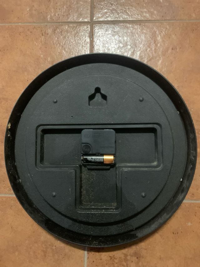 Reloj de Pared con Números Rojos