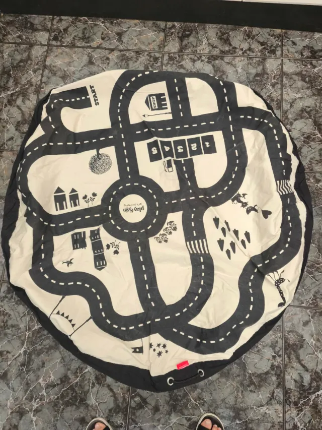 Manta de juegos infantil con carretera