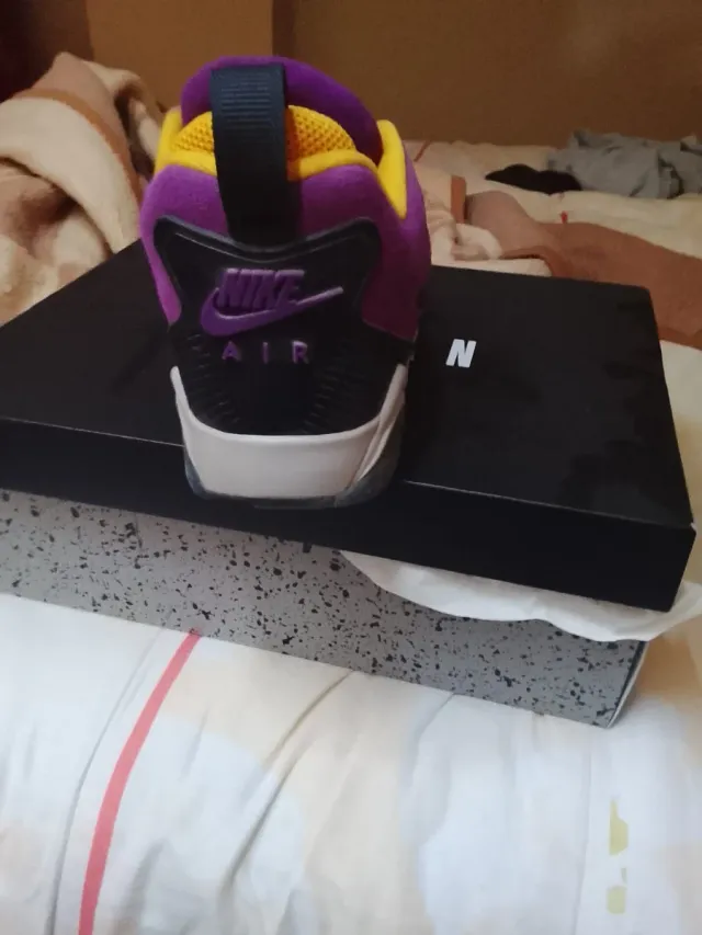 Nike Air Jordan Talla 44 Morado/Amarillo